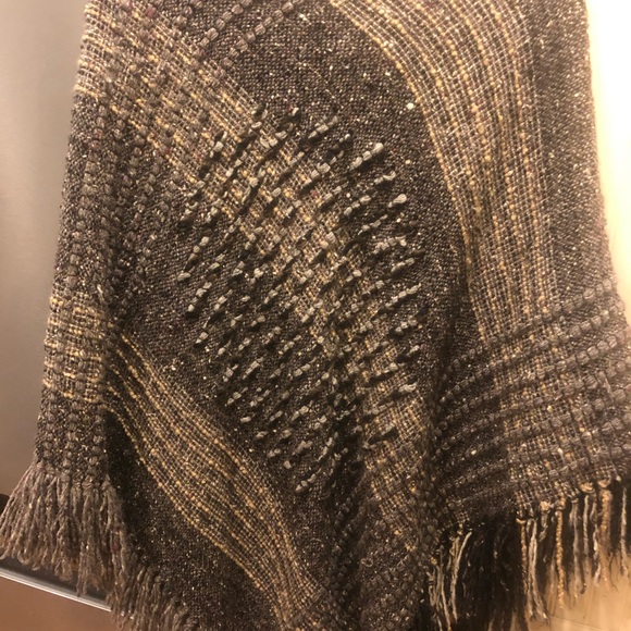Wool Poncho - Picture 3 of 4